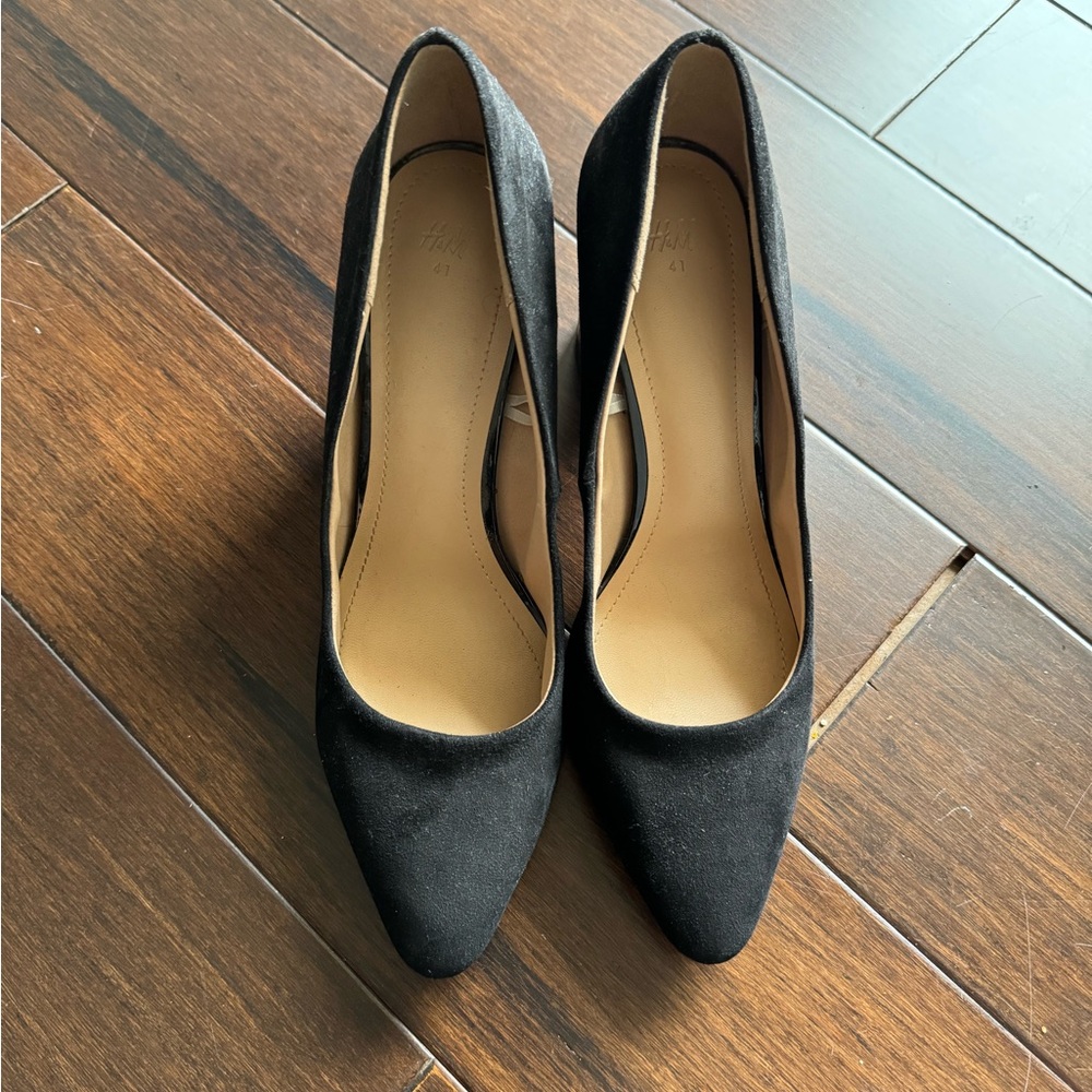 H&M suede black shoes heels
